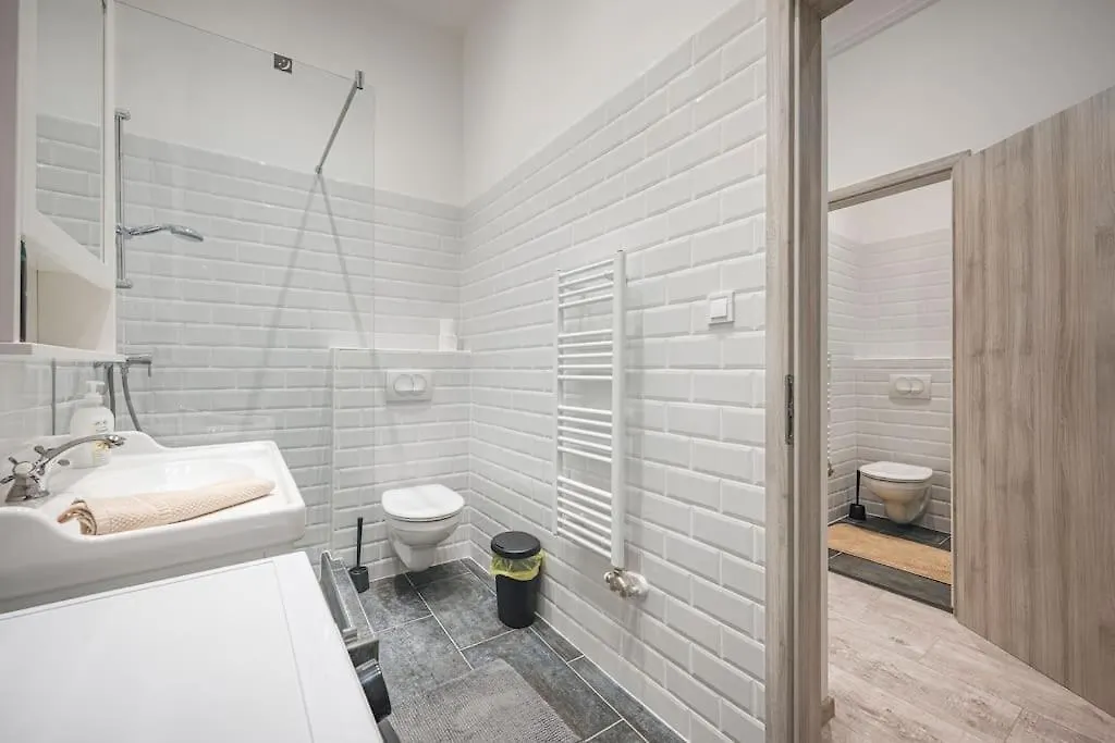 Dual 2Br Comfort Escape With 2 Bathroom By Nw Budapest Apartamento