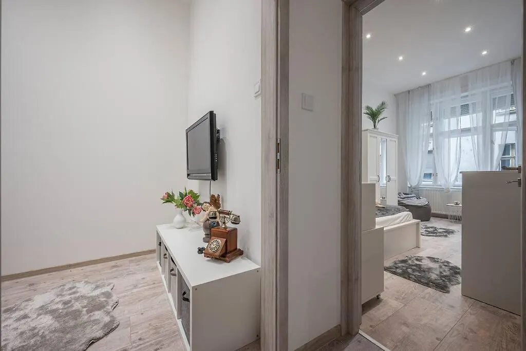 Dual 2Br Comfort Escape With 2 Bathroom By Nw Budapest 0*,  Hungría